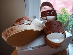 Sandal Wedges Wanita Laser Coklat